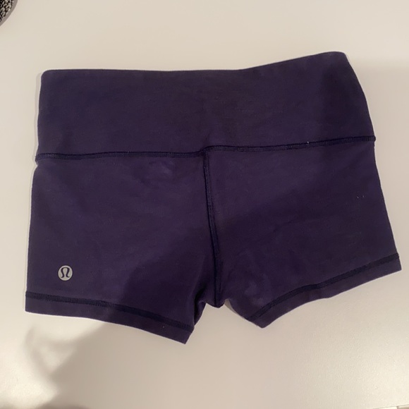 lululemon spandex shorts - Picture 2 of 3